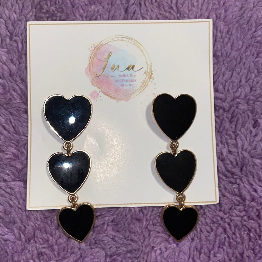 Black heart 🖤 drop earrings